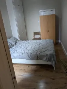 North London Quiet good transport 1 or 2 bedrooms Bus Train Tube close - New Southgate