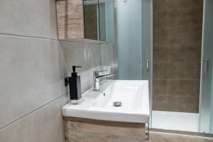 Blue Angel 2 bedroom Apartment with sea view