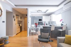 Blue Angel 2 bedroom Apartment with sea view