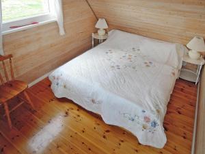 Holiday Home on Lake Ostrowo near Baltic Sea