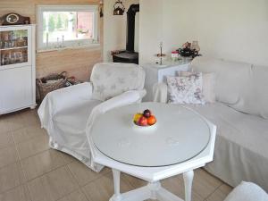 Holiday Home on Lake Ostrowo near Baltic Sea