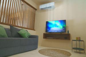 Jungle Gem with Swim-Up Pool & Easy Paved Access