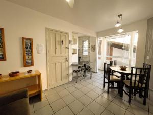 Apê Completo, AC, Wi-Fi | 200m Praia Canasvieiras