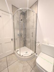 South Coast Seaside Holiday Home -3 BED-GF-Sleeps 8-Free Parking-Walk to Beach-Private Garden- Families-Professional Groups-Contractors WELCOME