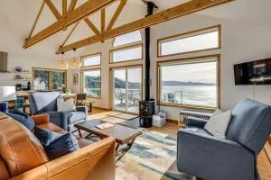 Oceanside Escape with Stunning Views Walk to Beach! - Tillamook