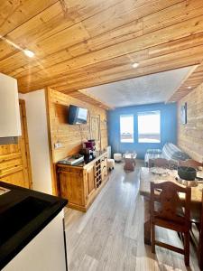 Chalet apartment with ski and spa at foot for 4 people