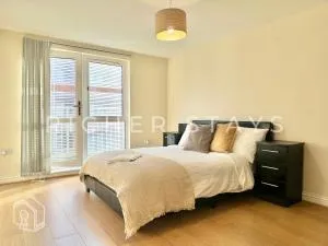 Modern 4-Bedroom House, Families and Contractors - 北斯蒂福德