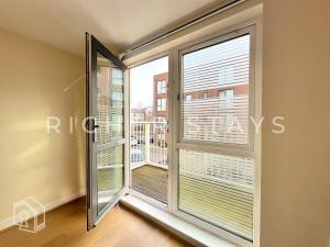 Modern 4-Bedroom House, Families and Contractors