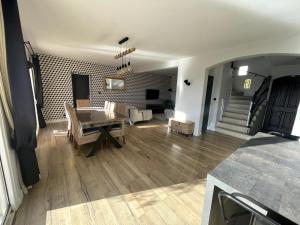 Villas Bastide a Trans en Provence avec piscine et vue sur le massif des Maures : photos des chambres