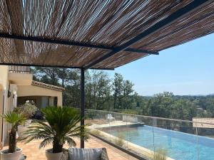 Villas Bastide a Trans en Provence avec piscine et vue sur le massif des Maures : photos des chambres