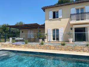 Villas Bastide a Trans en Provence avec piscine et vue sur le massif des Maures : photos des chambres