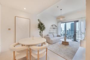 A-Living Prime 3BR Apartment with Burj Khalifa & Fountain View
