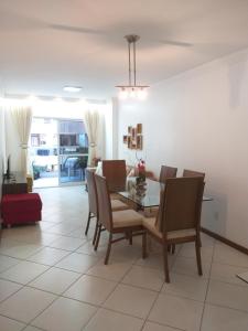 Vista Lateral Mar com 02 Suítes Wifi Ar Cond a 50m da Praia