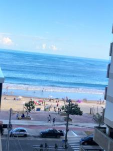 Vista Lateral Mar com 02 Suítes Wifi Ar Cond a 50m da Praia