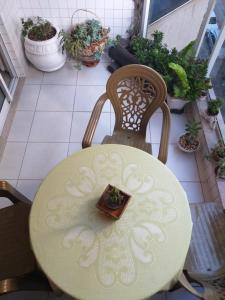 Vista Lateral Mar com 02 Suítes Wifi Ar Cond a 50m da Praia