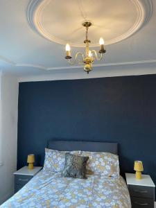 Beautiful Spacious Home - Private Parking - Large Garden - Great Location