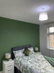 Beautiful Spacious Home - Private Parking - Large Garden - Great Location
