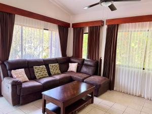 Coastal Comfort Spacious Second-floor Getaway - 4-Sterne-Hotels in Coco