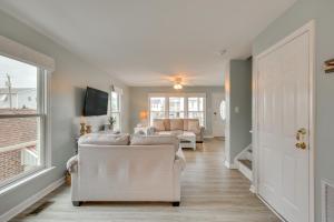 Walk to Shore Multi-Deck Townhome in Kure Beach!