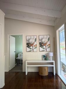 Escape to the Hills- Charming home with city views & close to the to the 1000 steps