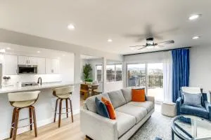 Balconies and Views Modern Abode in Poway! - باواي