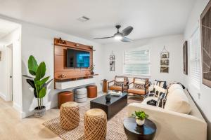 Beautiful Home by Houston Rodeo & Med Cntr with Great Backyard