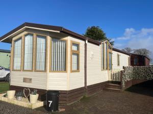7 Rannoch Row, lovely holiday static caravan for dogs & their owners.