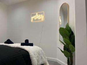 Wild City Centre Double Suite - Ping Pong Table, Free Gym