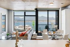Peak Perfection The Ultimate Luxury Apartment with Stunning Mountain Vistas - Vancouver