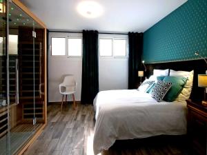 Amazing Duplex with Sauna 1BR 4P in the heart of the city of Orly