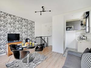 Appartements Amazing Duplex with Sauna 1BR 4P in the heart of the city of Orly : photos des chambres