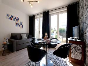 Appartements Amazing Duplex with Sauna 1BR 4P in the heart of the city of Orly : photos des chambres