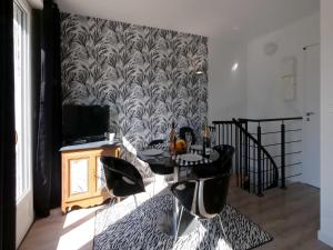 Appartements Amazing Duplex with Sauna 1BR 4P in the heart of the city of Orly : photos des chambres