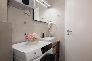 Apartments with parking space Makarska - 23931