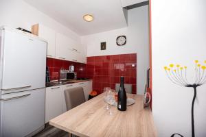 Family-friendly apartments with swimming pool Sukosan, Zadar - 23934