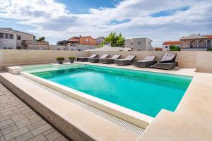 Family-friendly apartments with swimming pool Vir - 23976