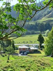 Hill top view farm stay - Onaero