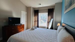 Absolutely Adorable condo in the center of MB