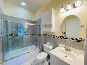 Absolutely Adorable condo in the center of MB