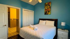 Absolutely Adorable condo in the center of MB