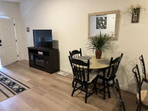 Autumn Leaf Apartments