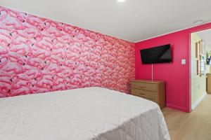 Sunshine House #2-Selfie-Friendly - Steps to Beach