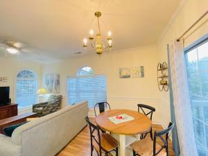 Amazing cute & cozy condo in the center of MB