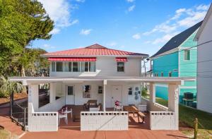 Pet-Friendly Steps to the Beach Seahorse Ranch #1