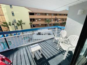 Lovely 1br with Side View of Ocean