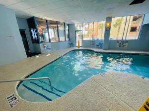 Lovely 1br with Side View of Ocean