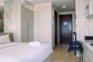 Strategic and Minimalist Studio at Menteng Park Apartment By Travelio