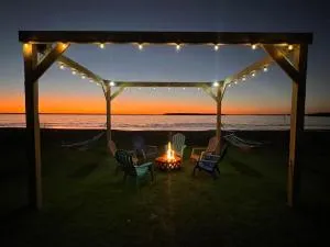 Cedar creek lake front home with Gorgeous Sunset - Kemp