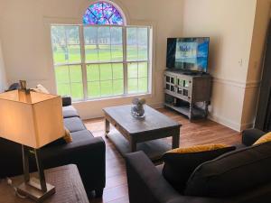 Neat 1st floor cozy condo at Magnolia place