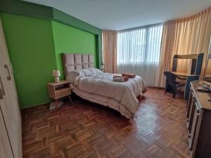 Amplio hermoso 1 cuadra Embajada EEUU - Spacious beautiful 1 block from the US Embassy